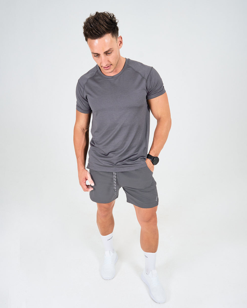 Mens Train 6-Inch Shorts - Grey image 5